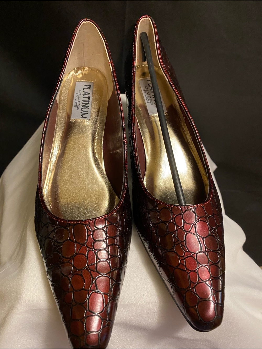Women's Burgundy Croc-Embossed Pumps